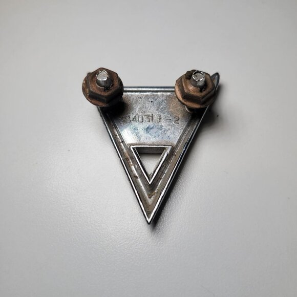 60s Emblem Chevrolet Chevelle Impala El Camino V Fender 3840317-2 Chrome Red - Picture 4 of 10